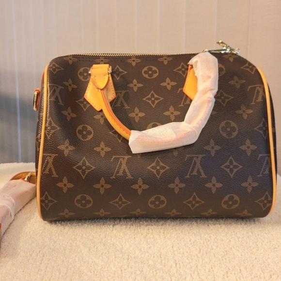 Unlisted -- Mono Satchel - Picture 7 of 8